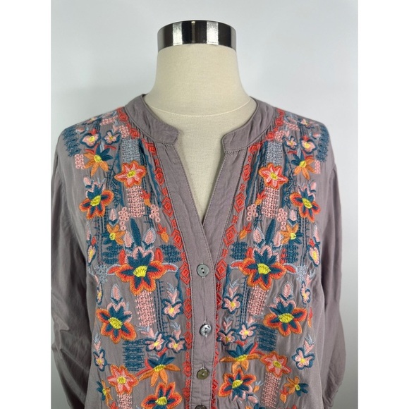 Solitaire Floral Embroidered 3/4 Sleeves Tunic Top - Picture 6 of 10